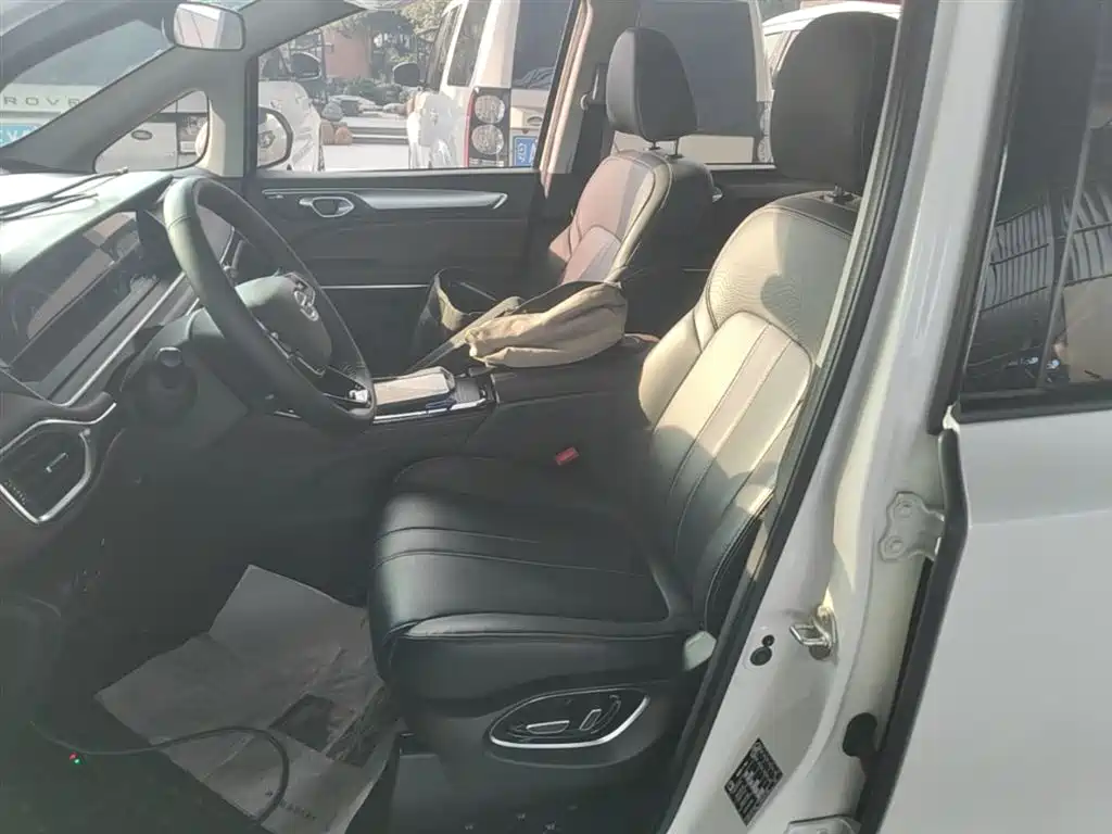 GAC Motor Trumpchi M6 2025 — фото 15