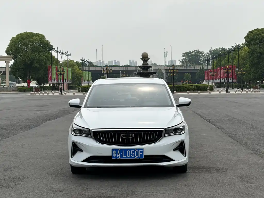 Geely Emgrand 2023
