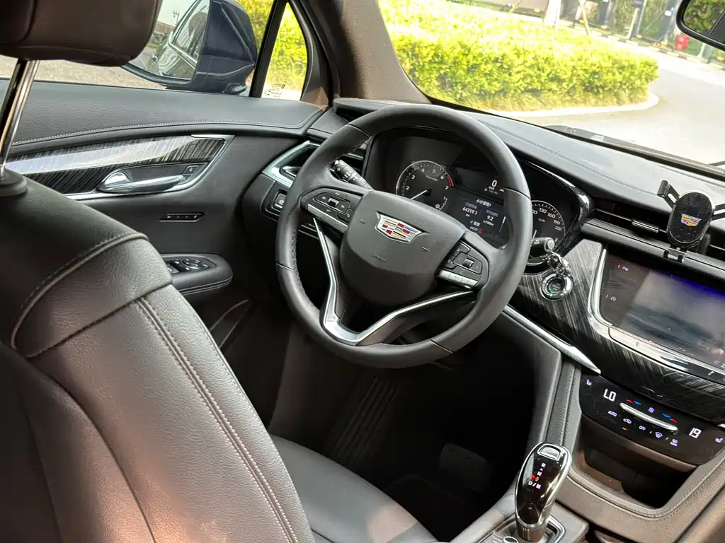 Cadillac XT6 2021 — фото 13