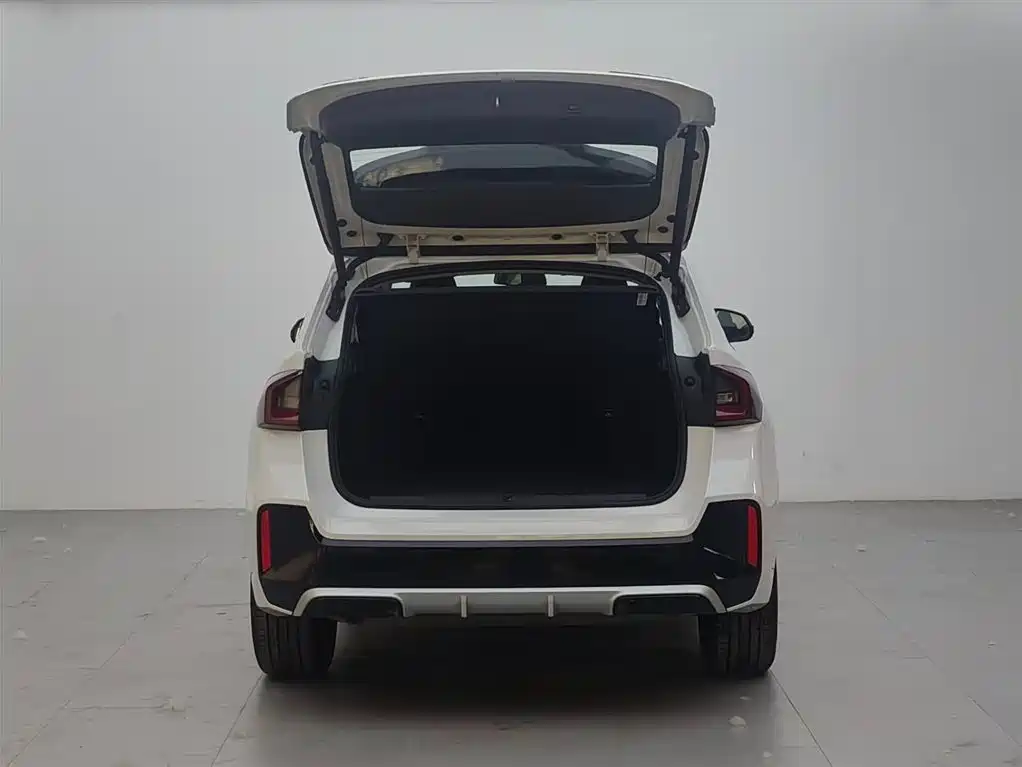 BMW iX1 2025