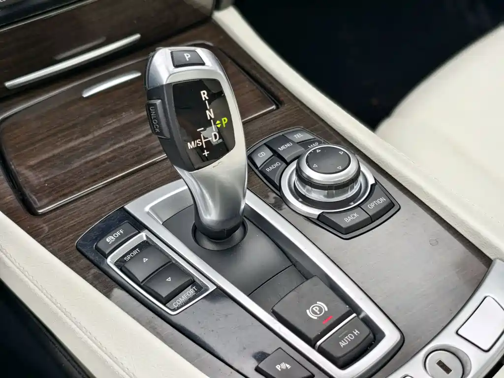 BMW 7 Series 2012 — фото 31