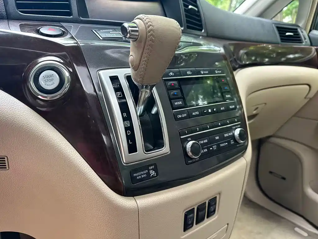 Nissan Quest 2016 — фото 20
