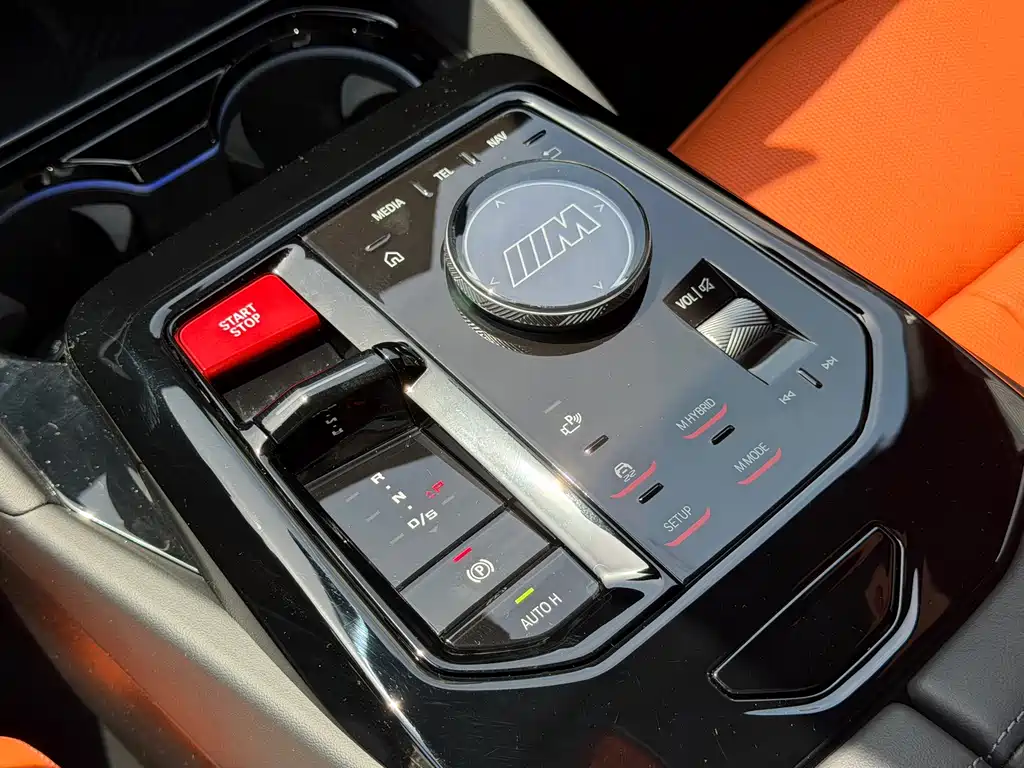 BMW M5 New Energy 2025 — фото 15