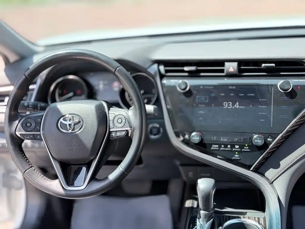 Toyota Camry 2019 — фото 12