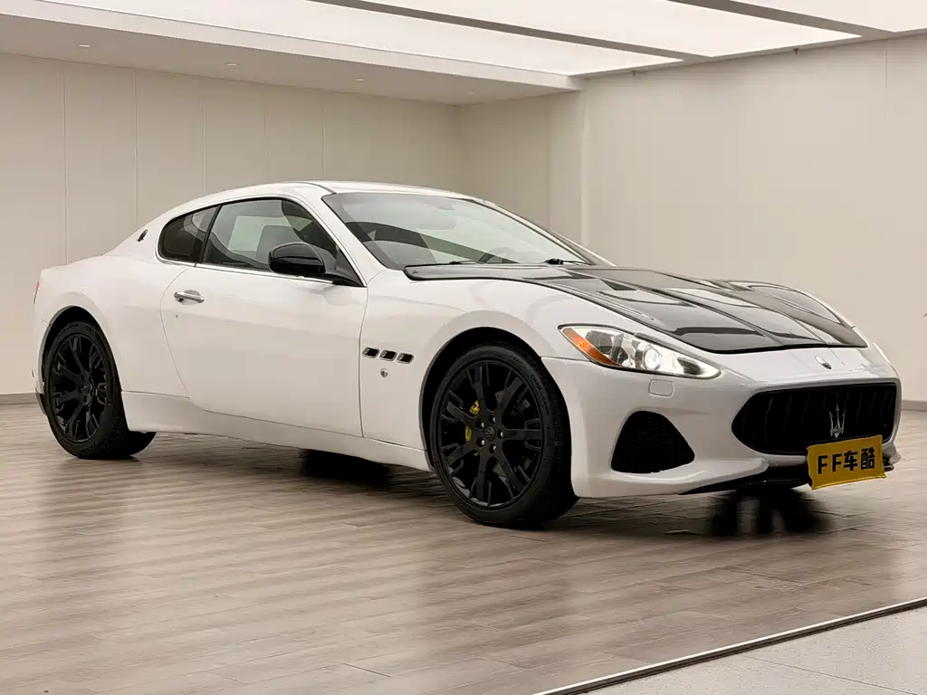 Maserati GranTurismo 2013 — фото 2