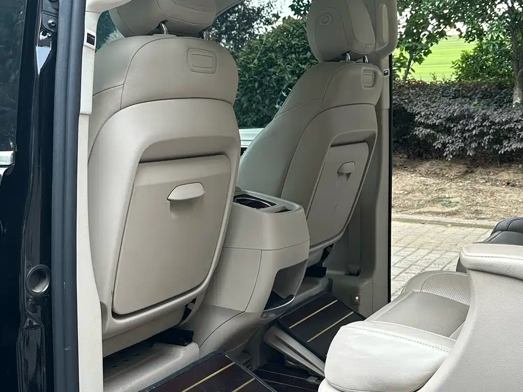 Mercedes-Benz V-Class 2020 — фото 12