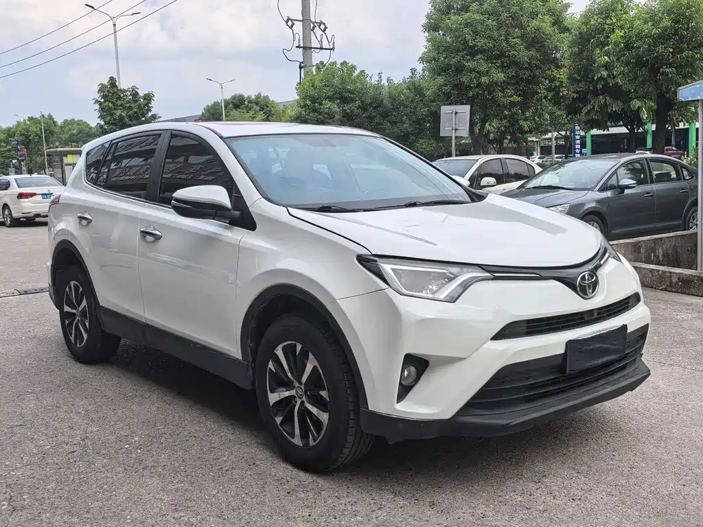 Toyota RAV4 2017 — фото 3