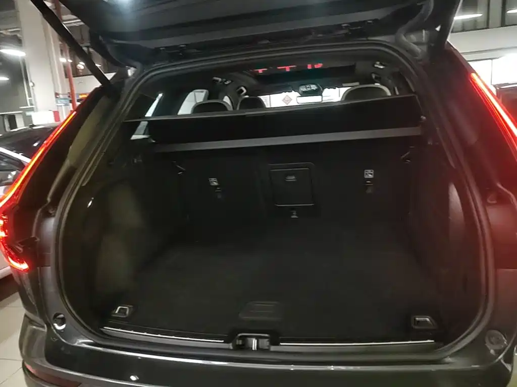Volvo XC60 2025 — фото 19