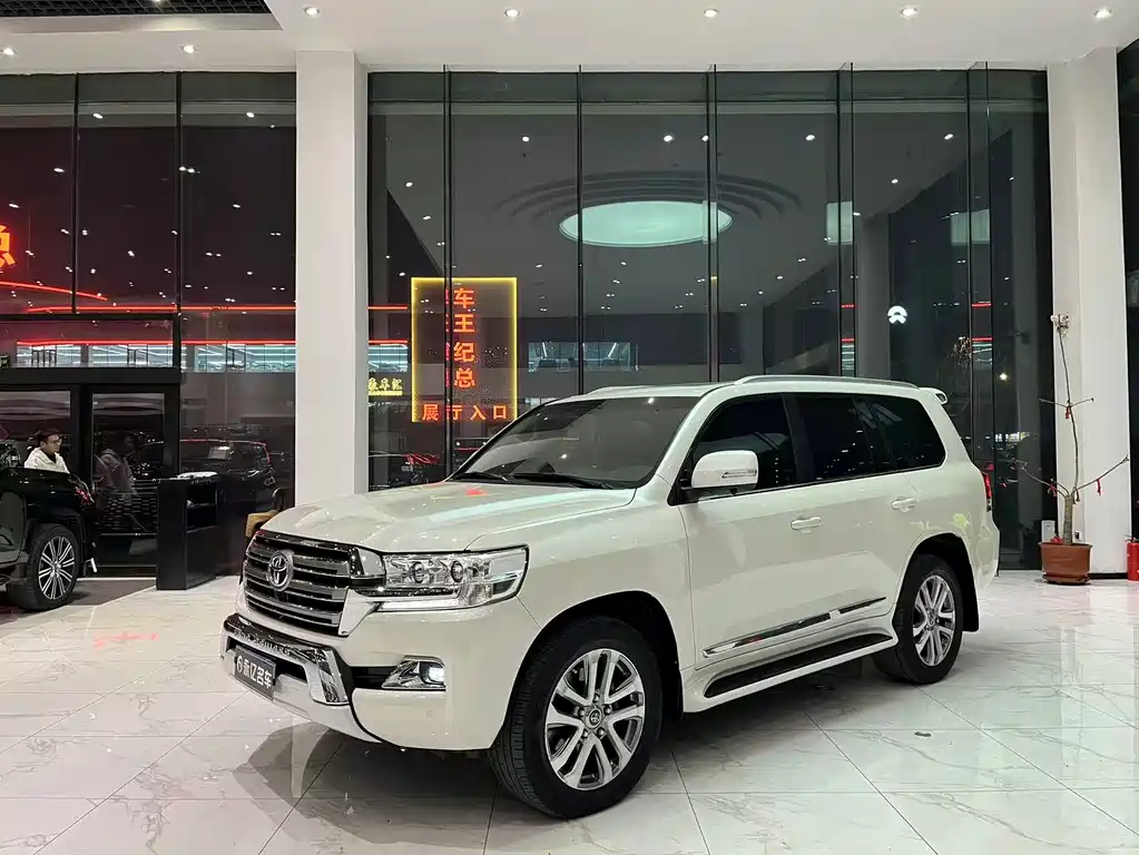 Toyota Land Cruiser 2017 — фото 1