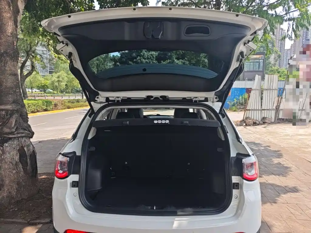 Jeep Compass 2017 — фото 19