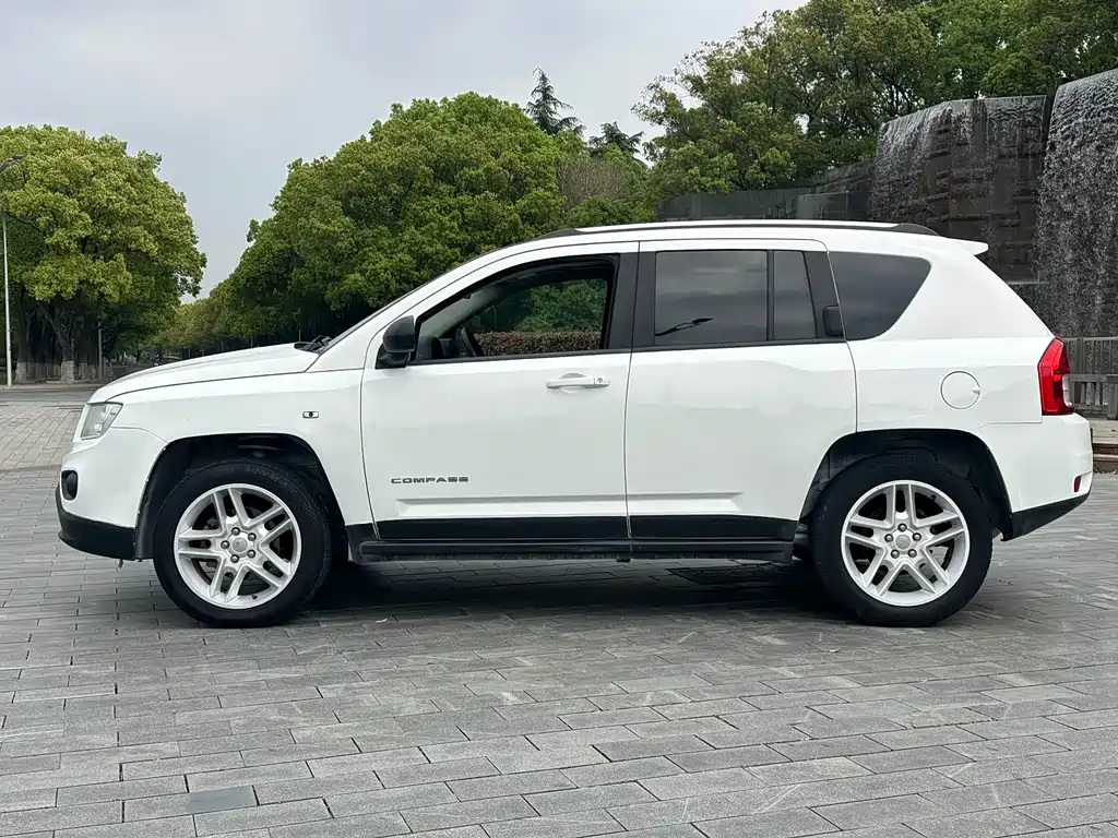 Jeep Compass 2013 — фото 4