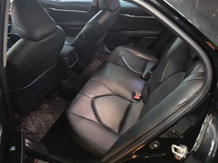 Toyota Camry 2023 — фото 11