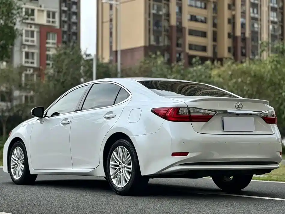Lexus ES 2017 — фото 7