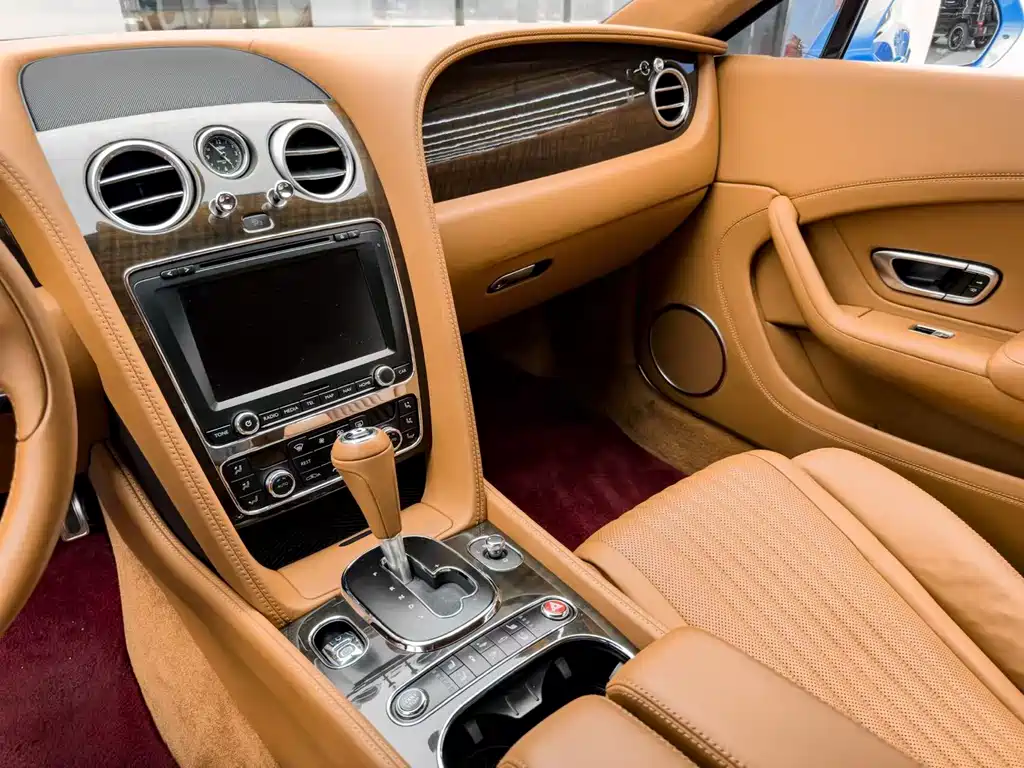 Bentley Continental 2016 — фото 20