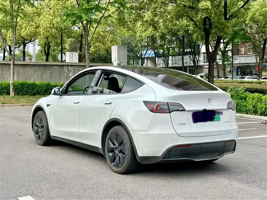 Tesla Model Y 2023 — фото 7