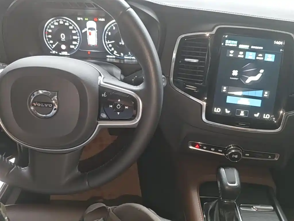 Volvo XC90 2020 — фото 10