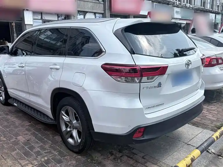 Toyota Highlander 2022 — фото 15