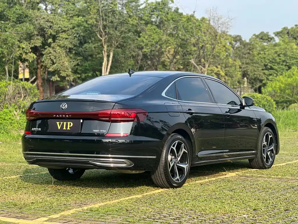 Volkswagen Passat 2023 — фото 14