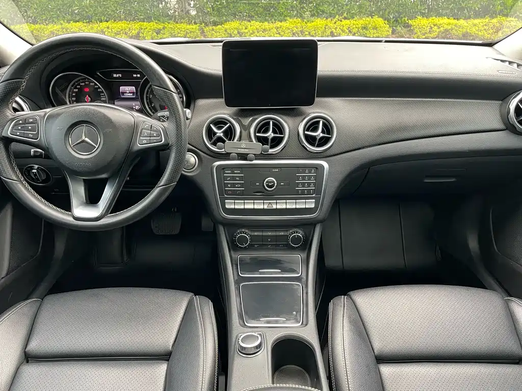 Mercedes-Benz GLA 2018 — фото 13