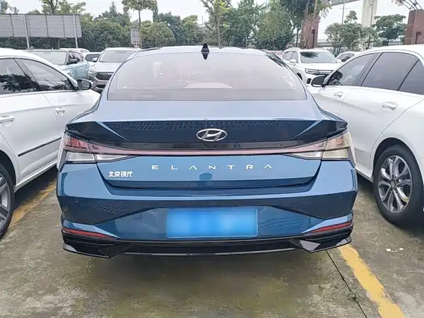 Hyundai Elantra 2022