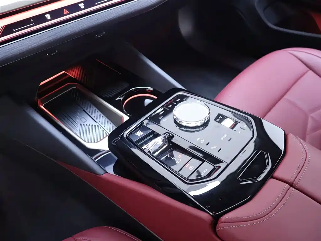 BMW 5 Series 2025 — фото 12