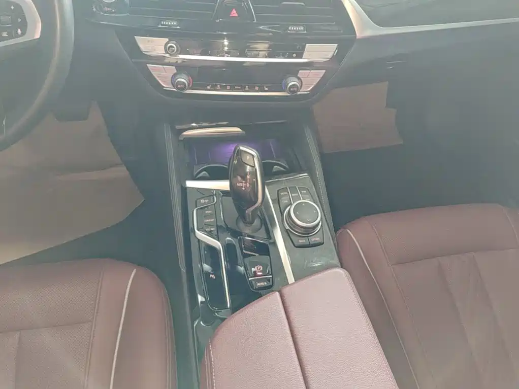 BMW 5 Series 2022 — фото 14