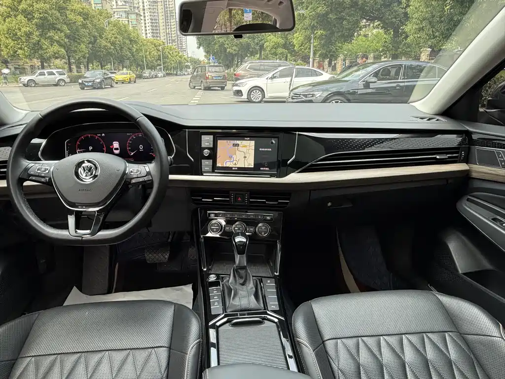Volkswagen Passat 2019 — фото 13