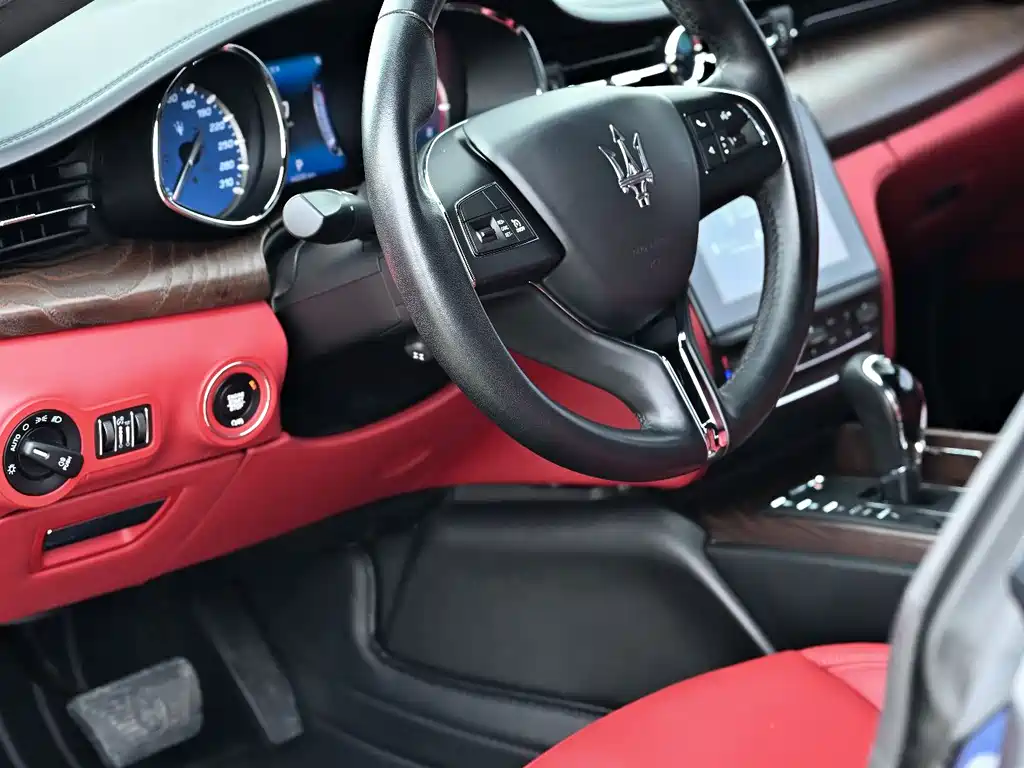 Maserati Quattroporte 2017 — фото 4