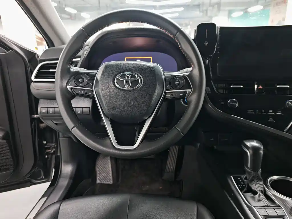 Toyota Camry 2023 — фото 5