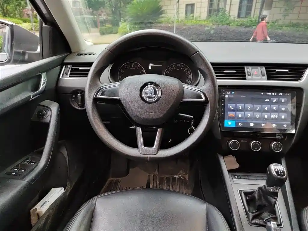 Skoda Octavia 2017 — фото 11