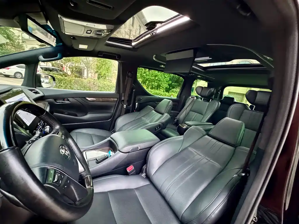 Toyota Vellfire 2023 — фото 22