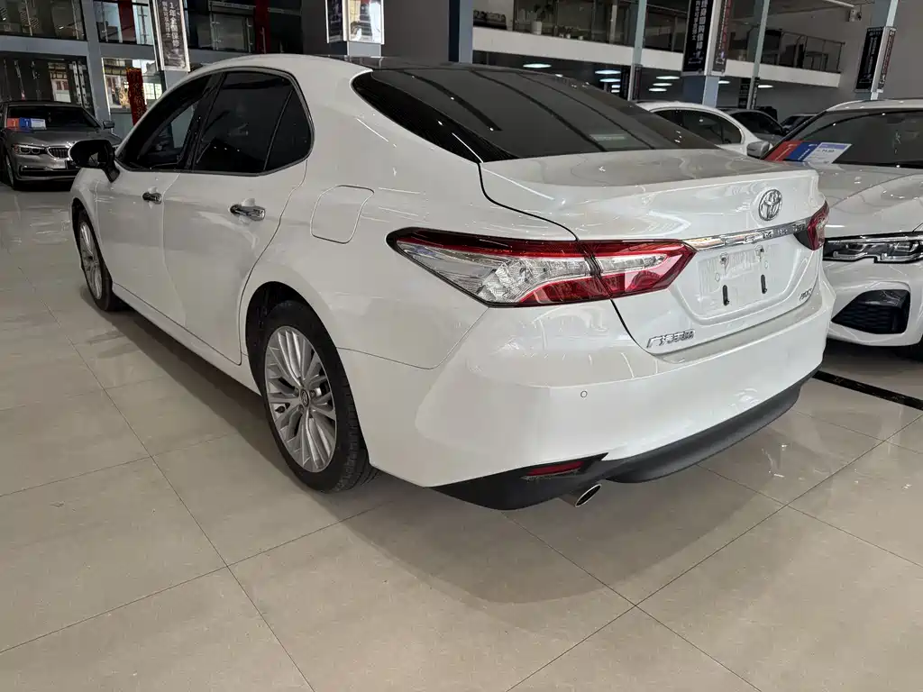 Toyota Camry 2021 — фото 6