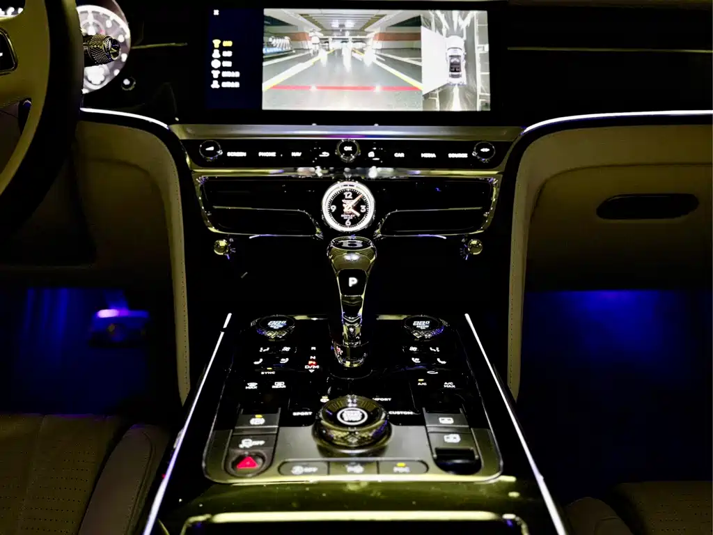 Bentley Flying Spur 2023 — фото 13