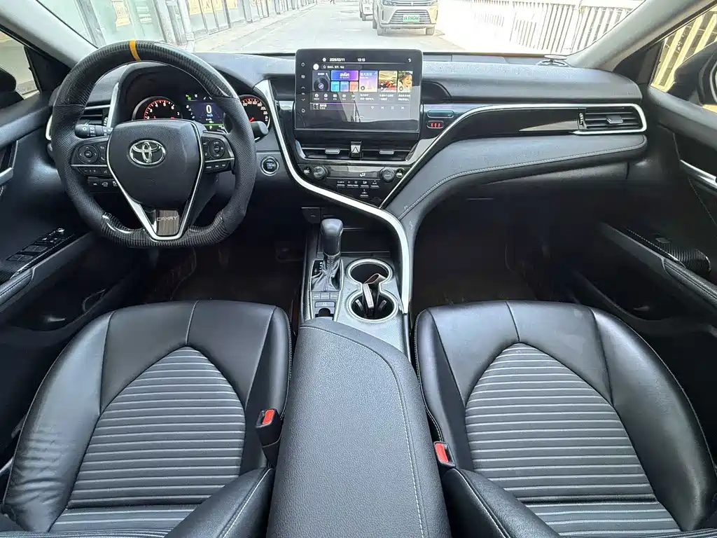 Toyota Camry 2024 — фото 8