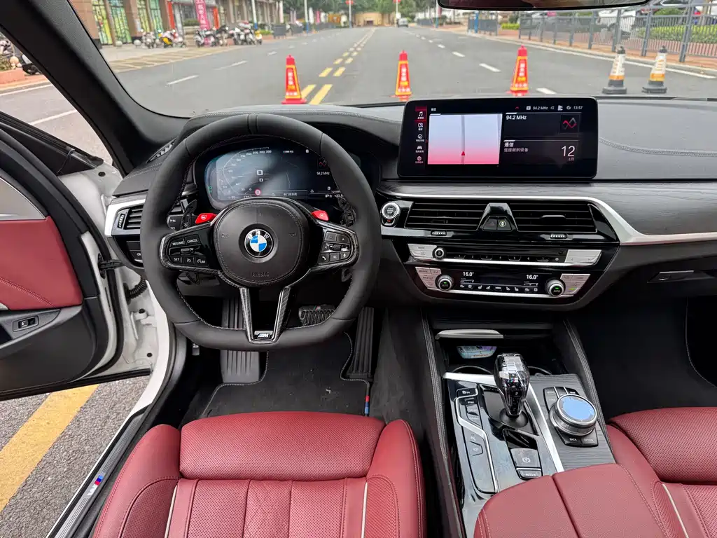 BMW 5 Series 2020 — фото 17