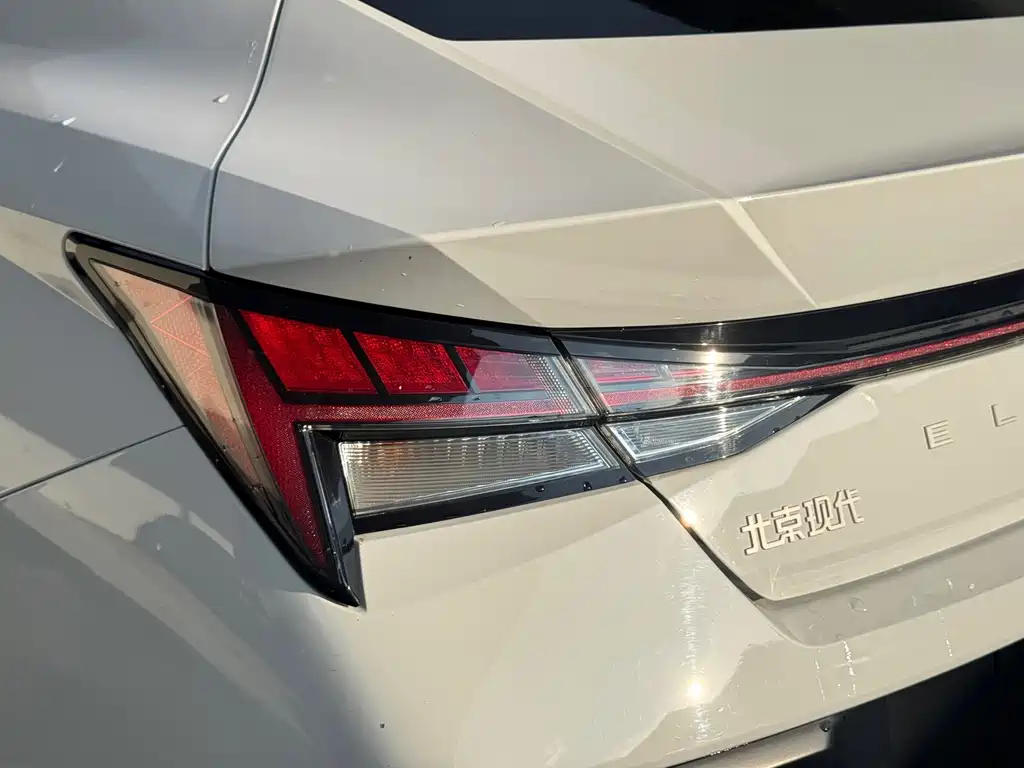 Hyundai Elantra 2023 — фото 41