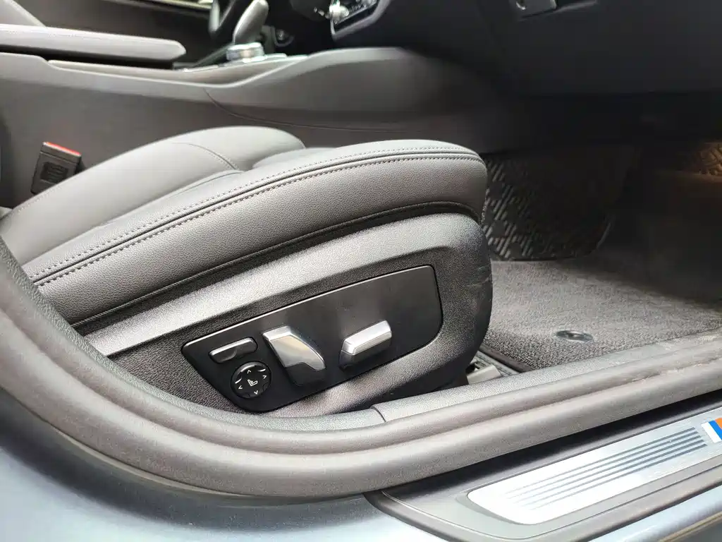 BMW 5 Series 2023 — фото 16