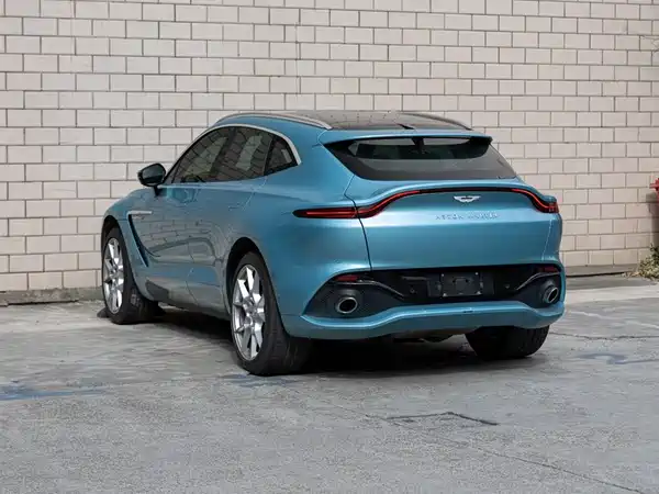 Aston Martin DBX 2022