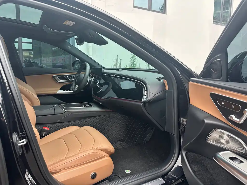 Mercedes-Benz E-Class 2025 — фото 15