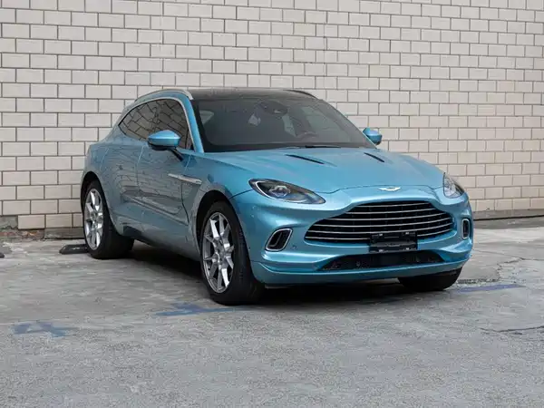 Aston Martin DBX 2022