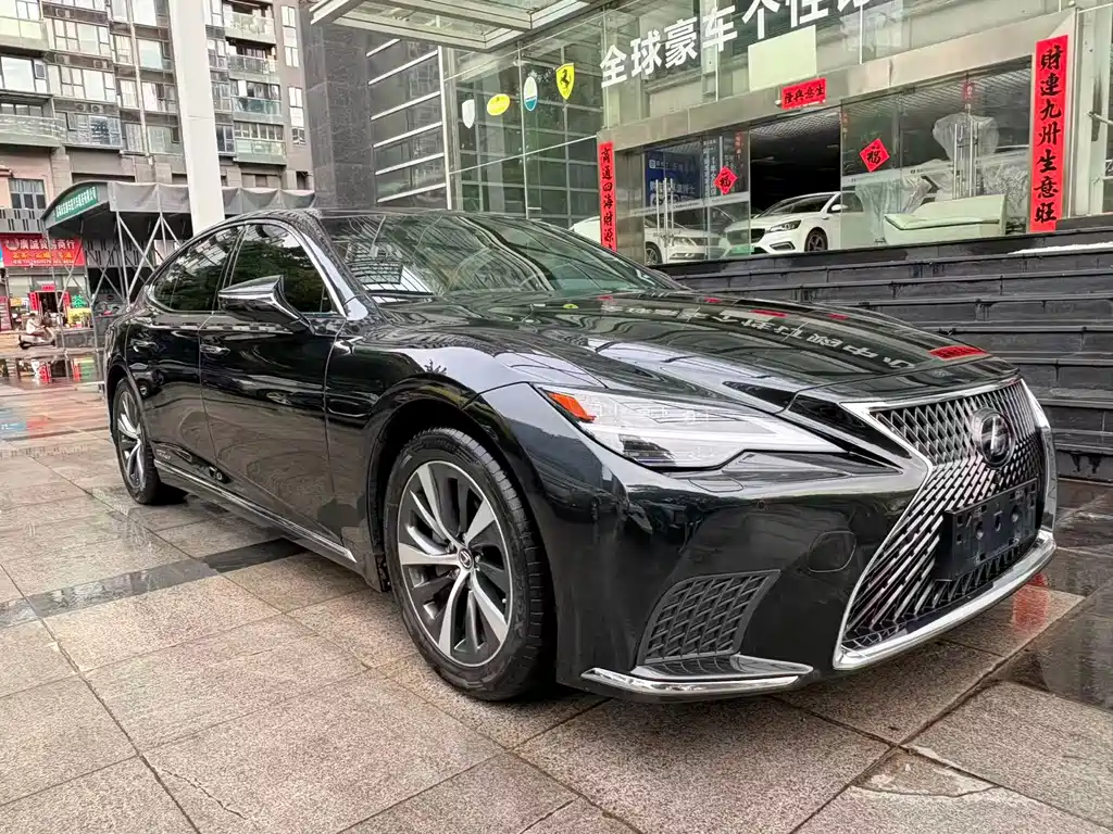 Lexus LS 2021