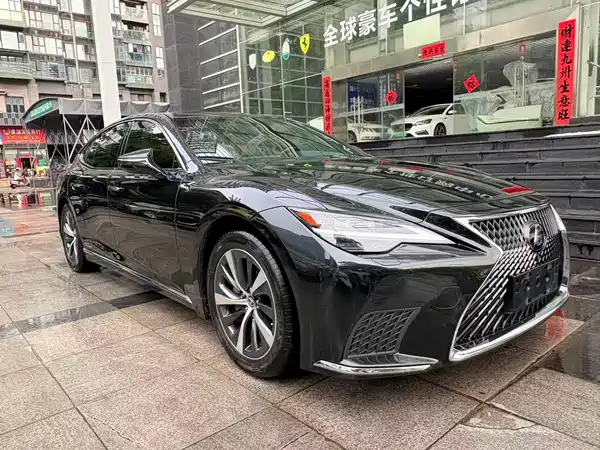 Lexus LS 2021