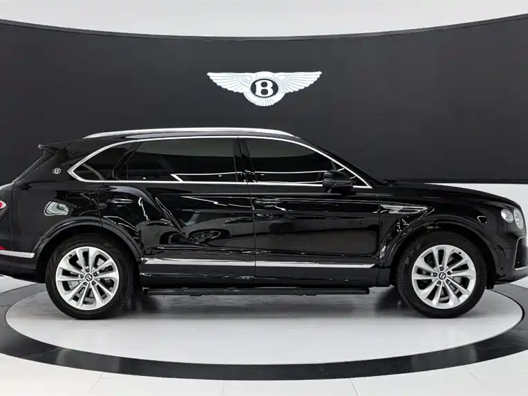 Bentley Bentayga 2025 — фото 8