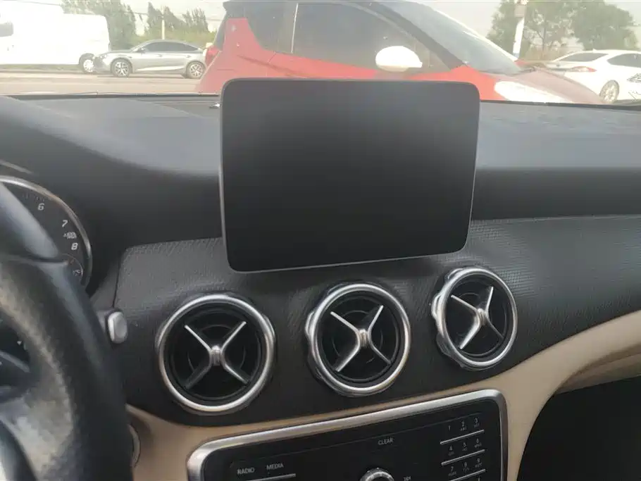 Mercedes-Benz GLA 2018 — фото 13