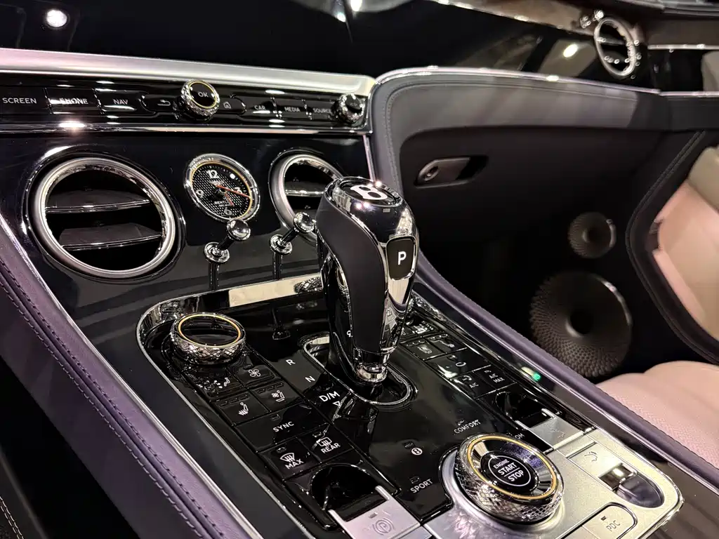 Bentley Continental 2023 — фото 10