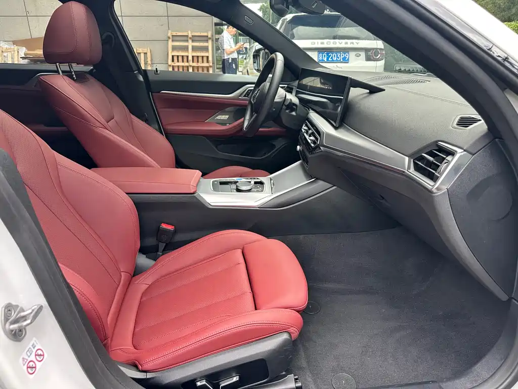 BMW i4 2025 — фото 20