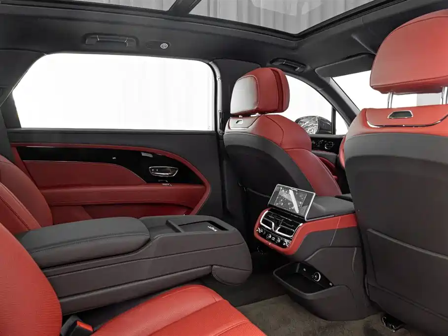 Bentley Bentayga 2025 — фото 15