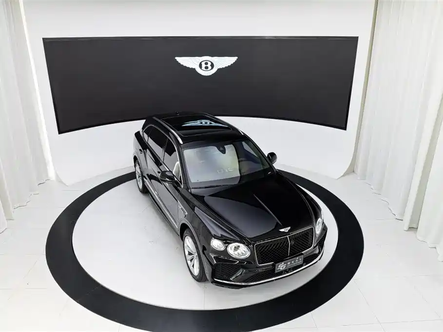 Bentley Bentayga 2025 — фото 19