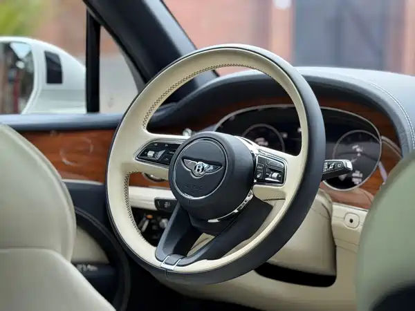 Bentley Bentayga 2023