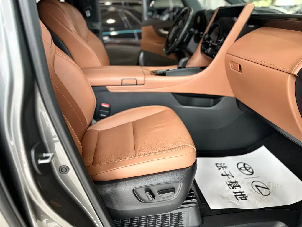 Toyota Alphard 2023 — фото 17